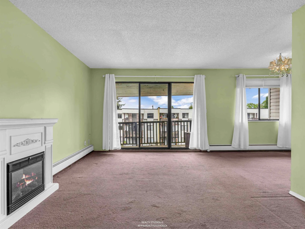 Dining Area Photo of 307 12170 222 Street, Maple Ridge, BC