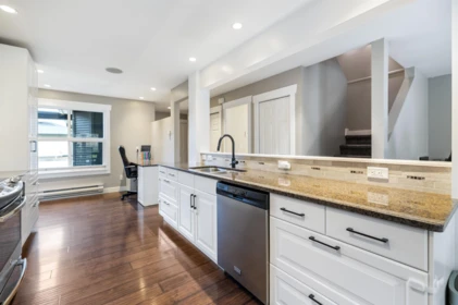 Kitchen Island Photo of 86 36060 Old Yale Road, Abbotsford, BC