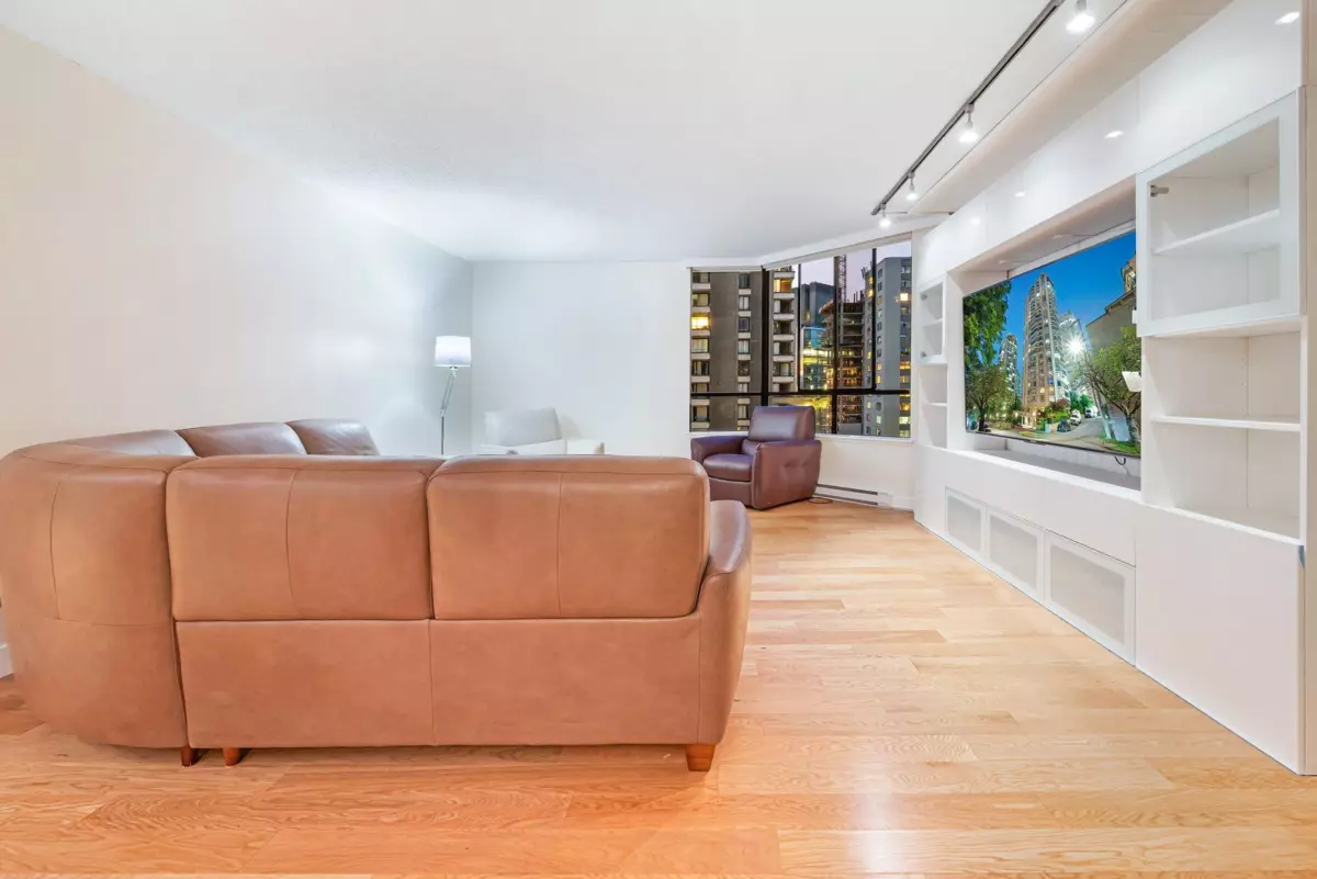 Family Room Photo of 601 738 Broughton Street, Vancouver, BC
