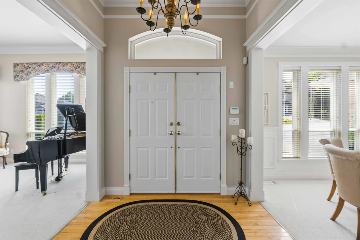 Living Room Photo of 17087 104a Avenue, Surrey, BC