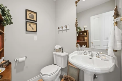 Laundry Room Photo of 17087 104a Avenue, Surrey, BC