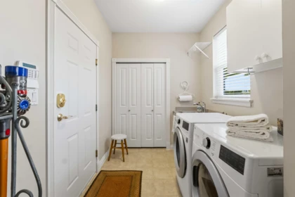 Mudroom Photo of 17087 104a Avenue, Surrey, BC