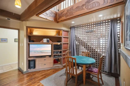 Basement Recreation Room Photo of 1364 Beach Grove Road, Delta, BC