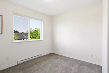 Guest Bathroom Photo of 4 10973 Barnston View Road, Pitt Meadows, BC