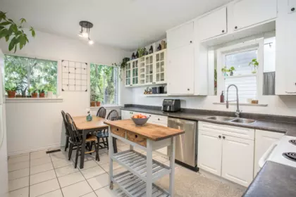 Kitchen Island Photo of 1976 Warwick Avenue, Port Coquitlam, BC