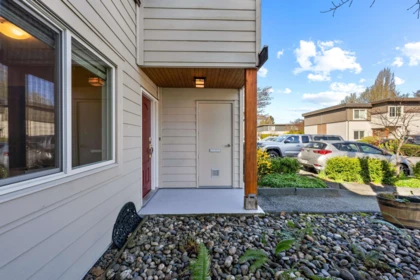 Swimming Pool Photo of 42 3151 Springfield Drive, Richmond, BC