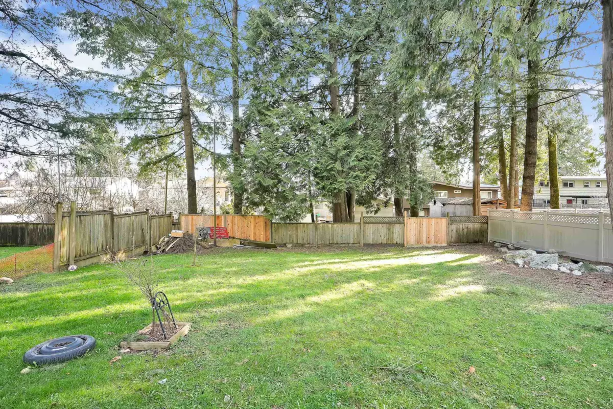 Dining Area Photo of 15108 91a Avenue, Surrey, BC