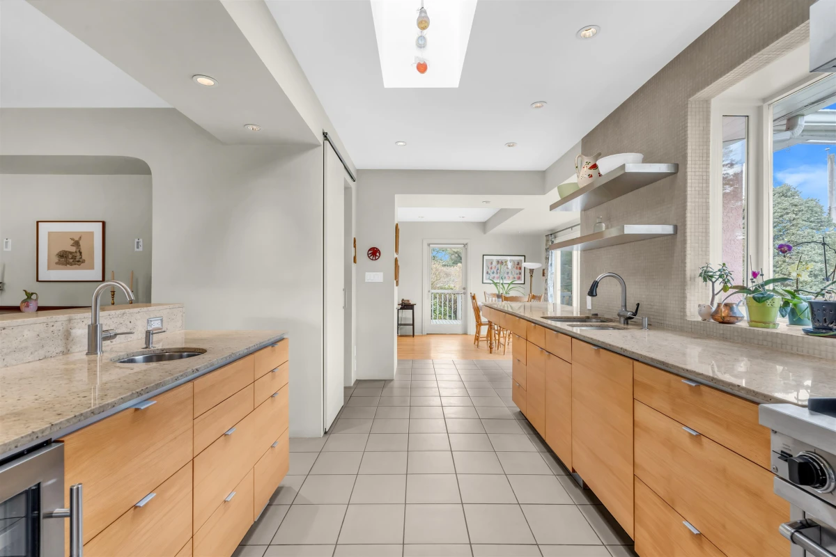 Family Room Photo of 1549 W 33rd Avenue, Vancouver, BC