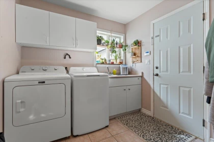 Guest Bathroom Photo of 44699 Riverwood Crescent, Chilliwack, BC