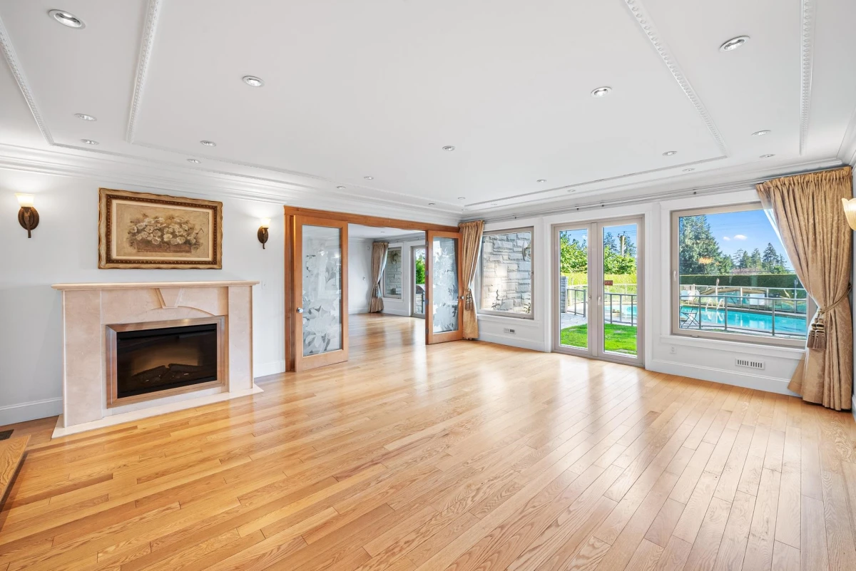 Living Room Photo of 1361 Mathers Avenue, West Vancouver, BC