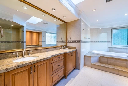 Entry Foyer Photo of 1361 Mathers Avenue, West Vancouver, BC