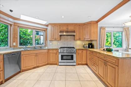 Kitchen Island Photo of 1361 Mathers Avenue, West Vancouver, BC