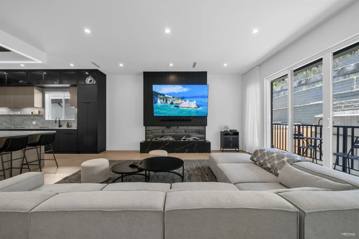 Living Room Photo of 11344 River Road, Surrey, BC