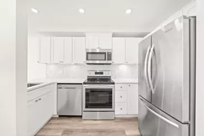 Kitchen Island Photo of 103 2212 Oxford Street, Vancouver, BC