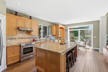 Breakfast Nook Photo of 20220 125 Avenue, Maple Ridge, BC