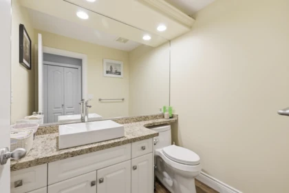 Hallway Photo of 20220 125 Avenue, Maple Ridge, BC