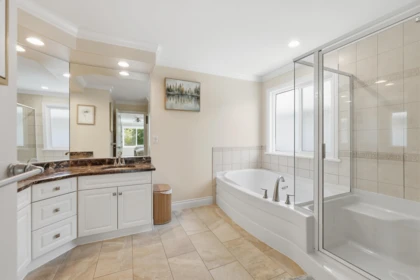 Mudroom Photo of 20220 125 Avenue, Maple Ridge, BC