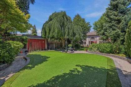 Swimming Pool Photo of 20220 125 Avenue, Maple Ridge, BC
