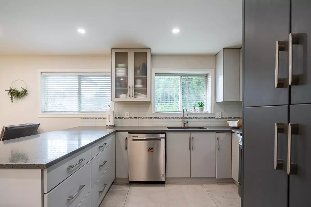Dining Area Photo of 7802 139a Street, Surrey, BC