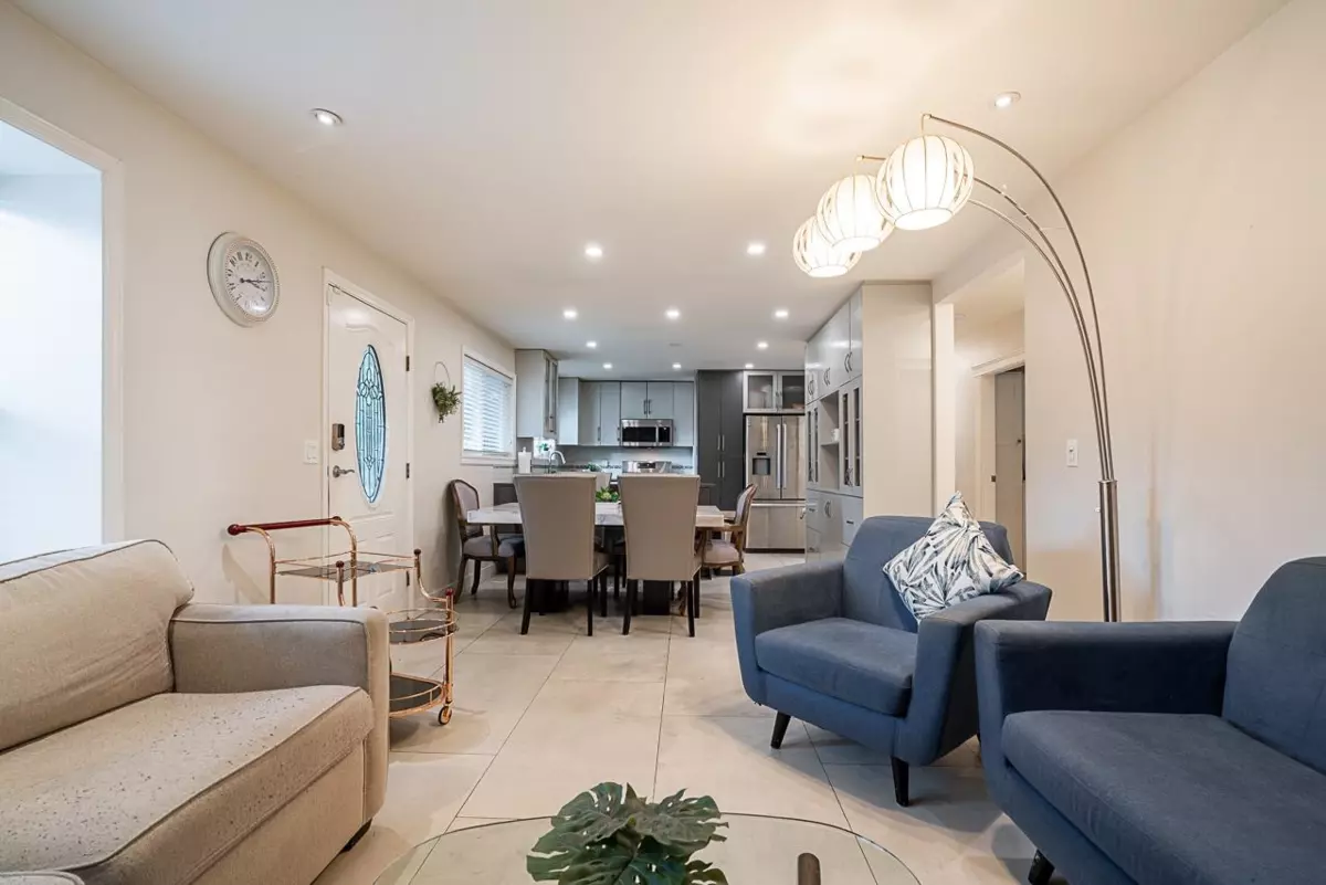 Living Room Photo of 7802 139a Street, Surrey, BC