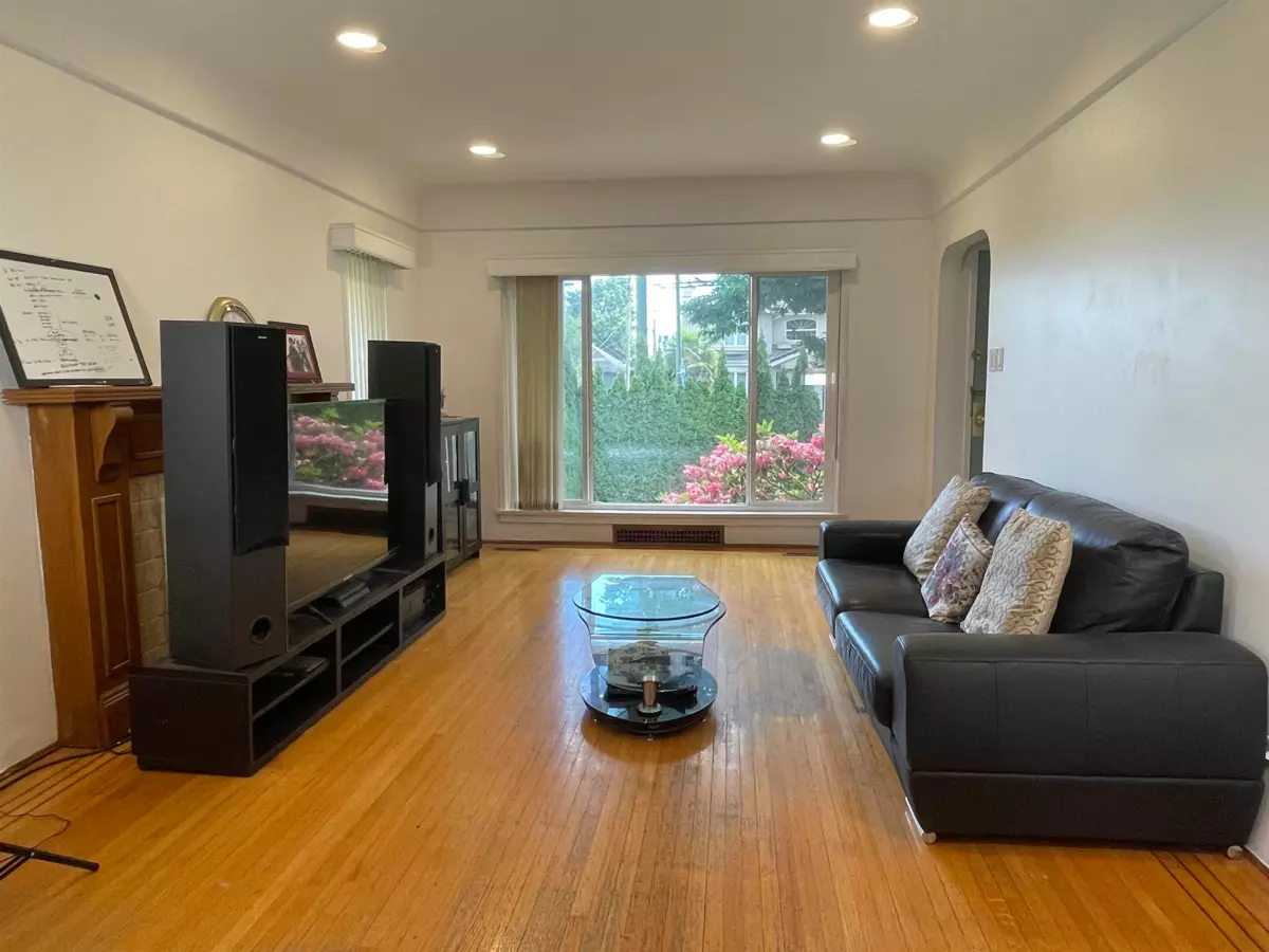 Living Room Photo of 1507 W 63rd Avenue, Vancouver, BC