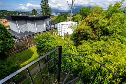 Loft / Bonus Room Photo of 3439 DUNDAS STREET, Vancouver BC V5K 1R9