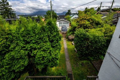 Mudroom Photo of 3439 DUNDAS STREET, Vancouver BC V5K 1R9