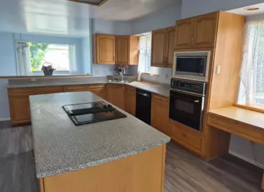 Kitchen Island Photo of 4298 Mcgill Street, Burnaby, BC