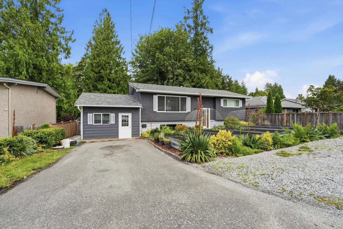 Living Room Photo of 31821 Silverdale Avenue, Mission, BC