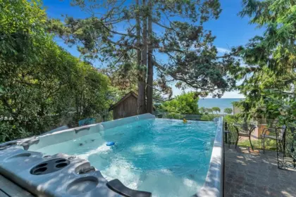 Backyard Photo of 14810 Prospect Avenue, White Rock, BC