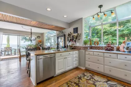Breakfast Nook Photo of 14810 Prospect Avenue, White Rock, BC