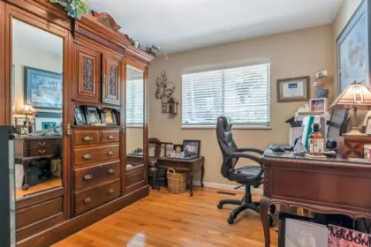 Walk-In Closet Photo of 14810 Prospect Avenue, White Rock, BC