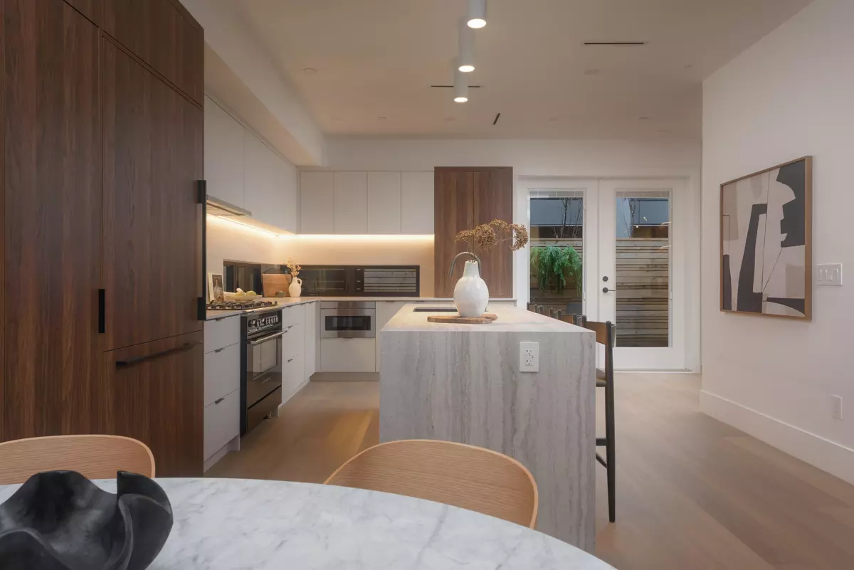Family Room Photo of 1 275 W 17th Avenue, Vancouver, BC