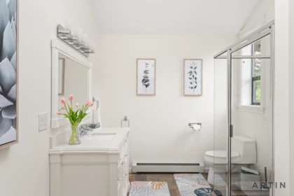 Entry Foyer Photo of 1521 Chartwell Drive, West Vancouver, BC