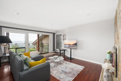 Hallway Photo of 1521 Chartwell Drive, West Vancouver, BC