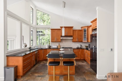 Kitchen Island Photo of 1521 Chartwell Drive, West Vancouver, BC