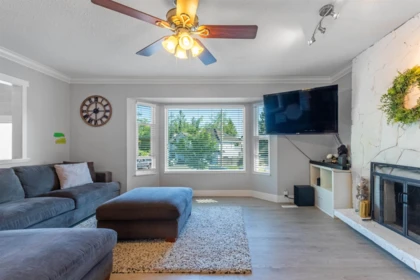Kitchen Photo of 14917 92 Avenue, Surrey, BC