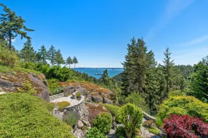 Garden / Landscaping Photo of 4936 Meadfeild Road, West Vancouver, BC
