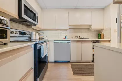Kitchen Island Photo of 105 2274 Folkestone Way, West Vancouver, BC