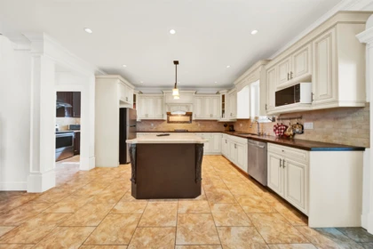 Kitchen Photo of 14511 81 Avenue, Surrey, BC
