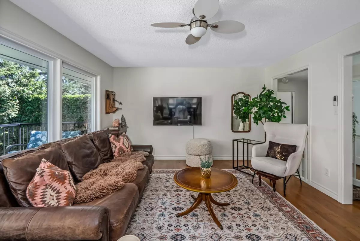 Dining Area Photo of 34899 High Drive, Abbotsford, BC