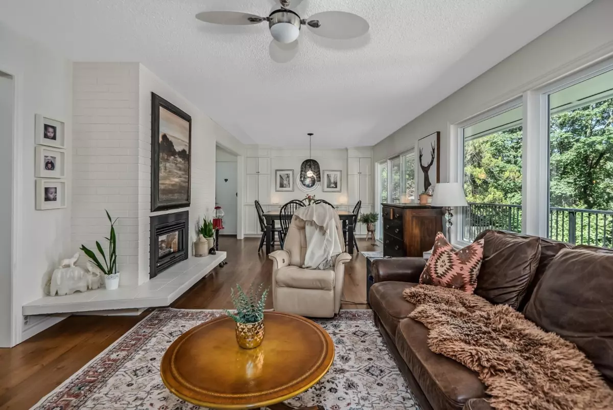 Living Room Photo of 34899 High Drive, Abbotsford, BC