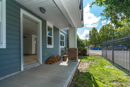 Garden / Landscaping Photo of 1 20723 Fraser Highway, Langley, BC