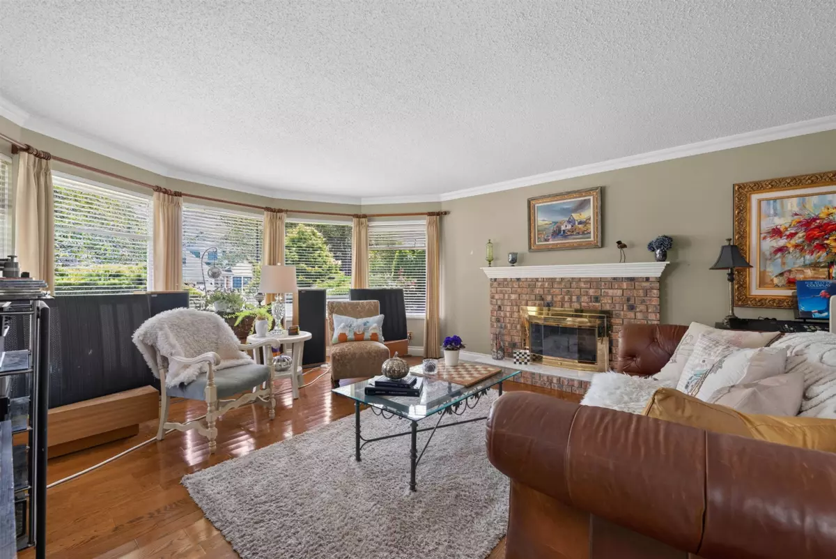 Dining Area Photo of 14151 16a Avenue, Surrey, BC