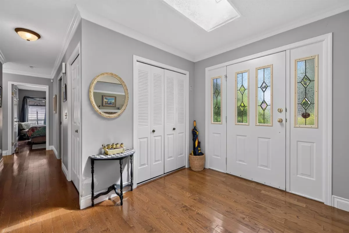 Family Room Photo of 14151 16a Avenue, Surrey, BC