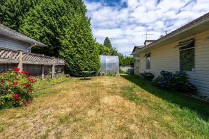 Front Yard Photo of 14151 16a Avenue, Surrey, BC