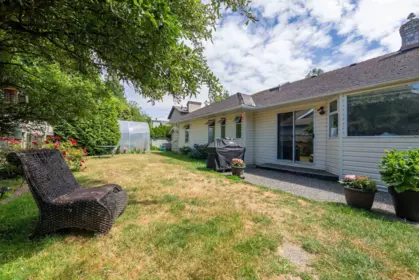Swimming Pool Photo of 14151 16a Avenue, Surrey, BC