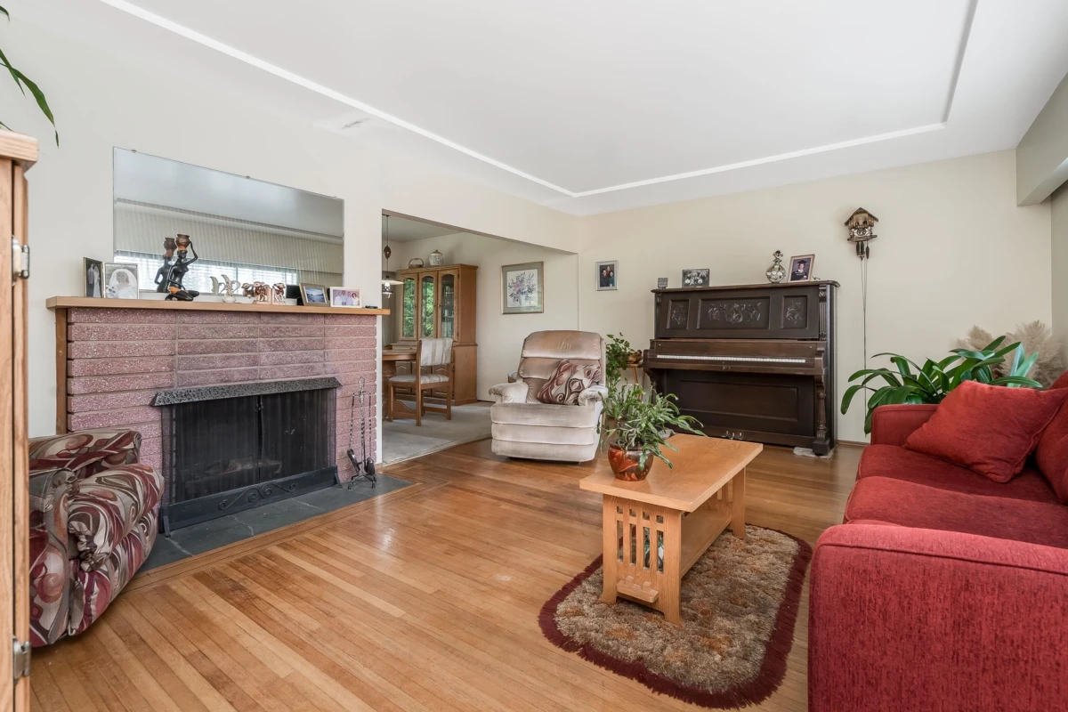 Dining Area Photo of 12955 88 Avenue, Surrey, BC