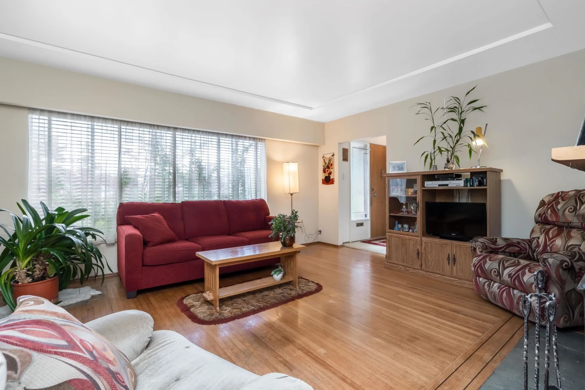 Living Room Photo of 12955 88 Avenue, Surrey, BC