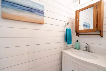 Guest Bathroom Photo of 8652 Sunbury Place, Delta, BC